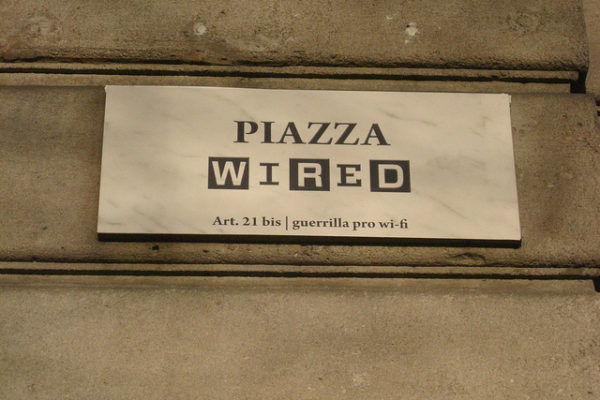 Piazza Wired sveglia italia milano guerrilla marketing